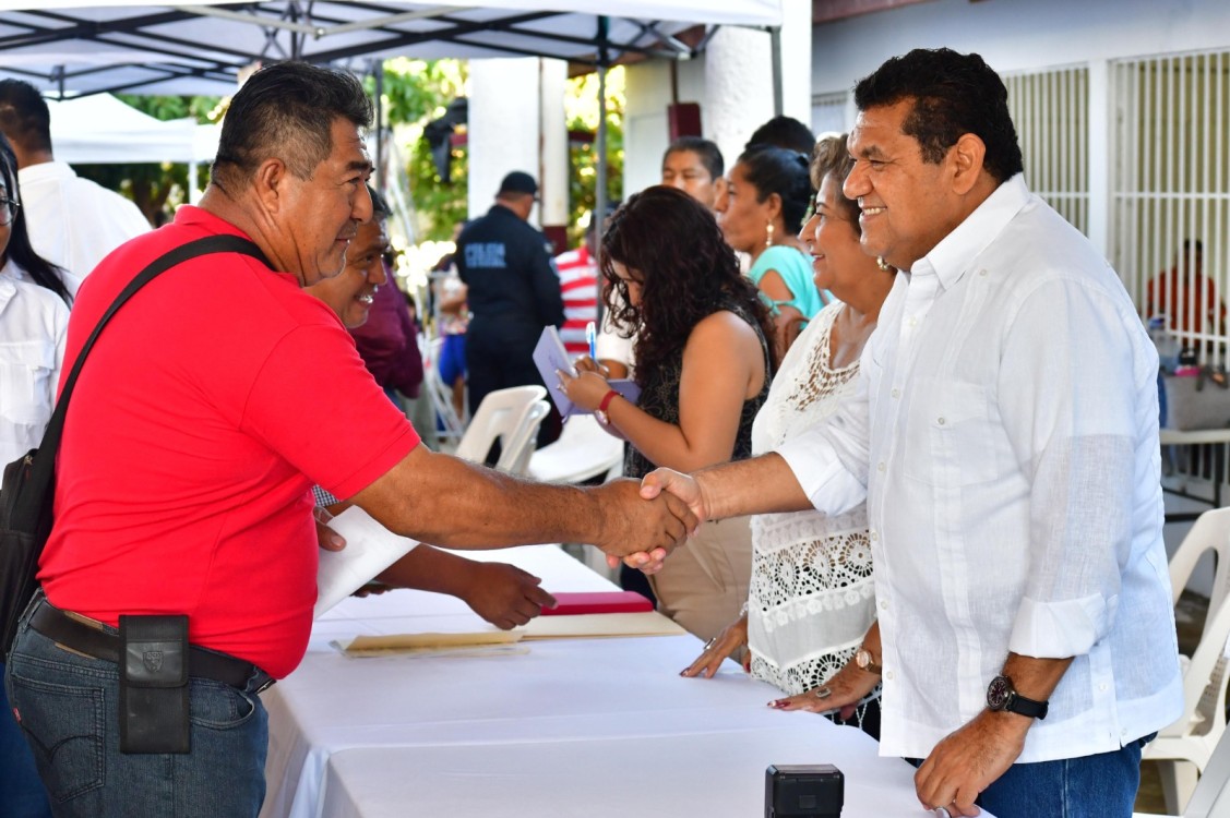 Reconocimiento a Javier May Rodríguez