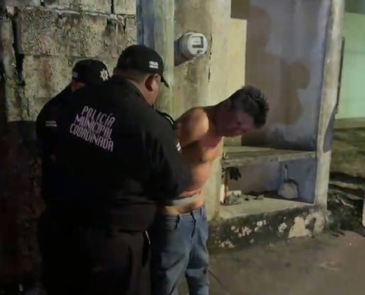 Ladrón en Valladolid es atado a poste por vecinos