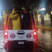 Protección Civil apoyó a ciudadanos que quedaron varados por la lluvia