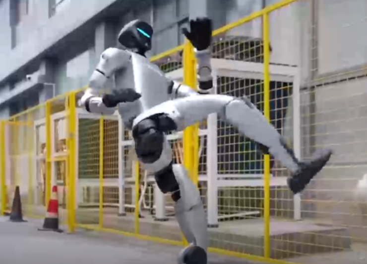 Robot haciendo kung-fu. Creación de empresa robótica China
