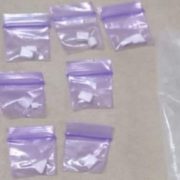 Aseguran a mujer con droga y dinero en Sabancuy