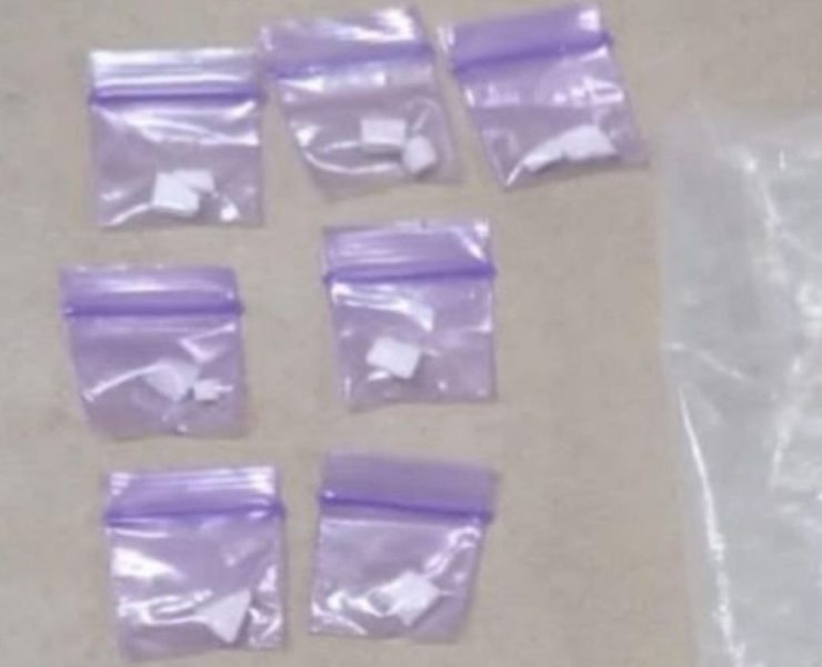 Aseguran a mujer con droga y dinero en Sabancuy