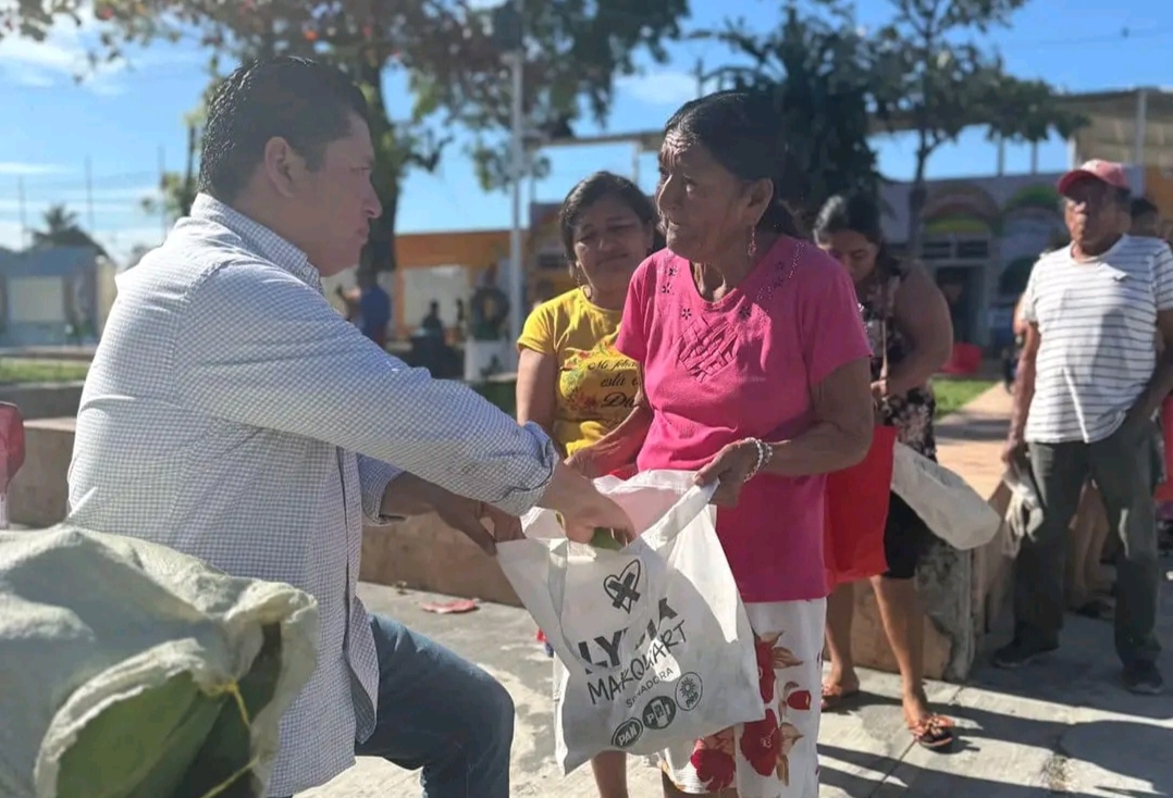 Con elotes inicia proselitismo político Luis César Marín Reyes