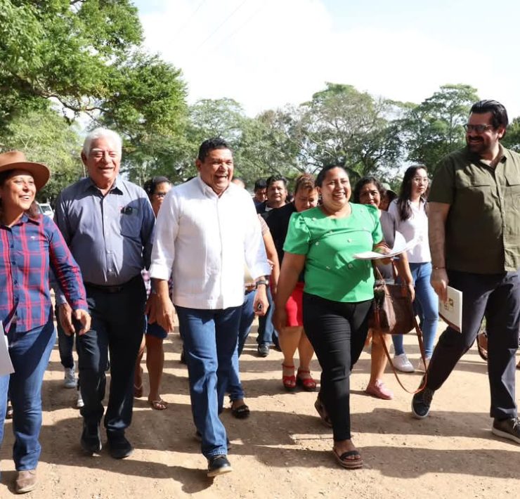 El pueblo posiciona a Javier May