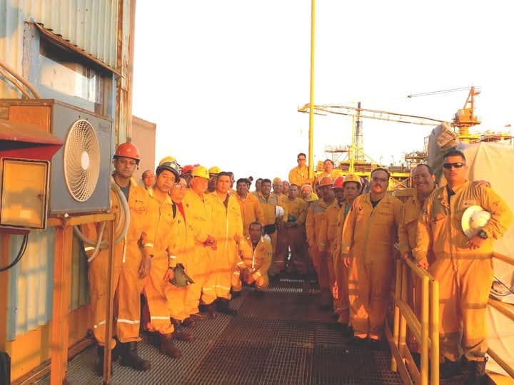 Petroleros se quejan de mala alimentación en plataformas