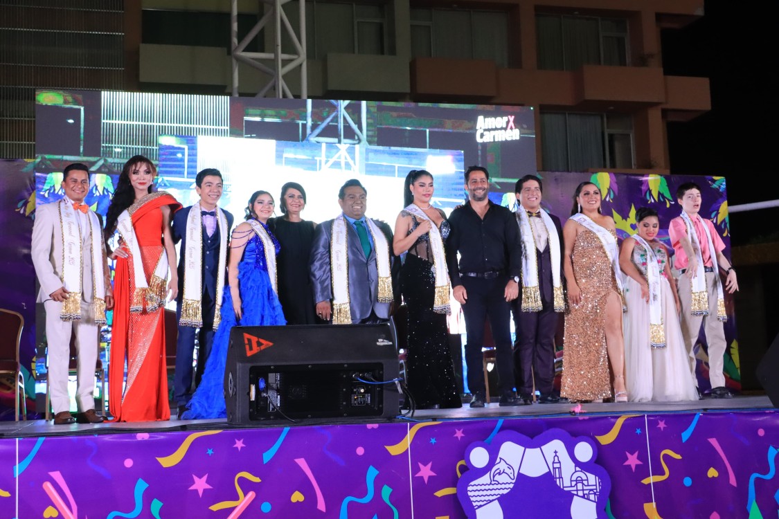 Presentación e imposición de banda a los Reyes del Carnaval