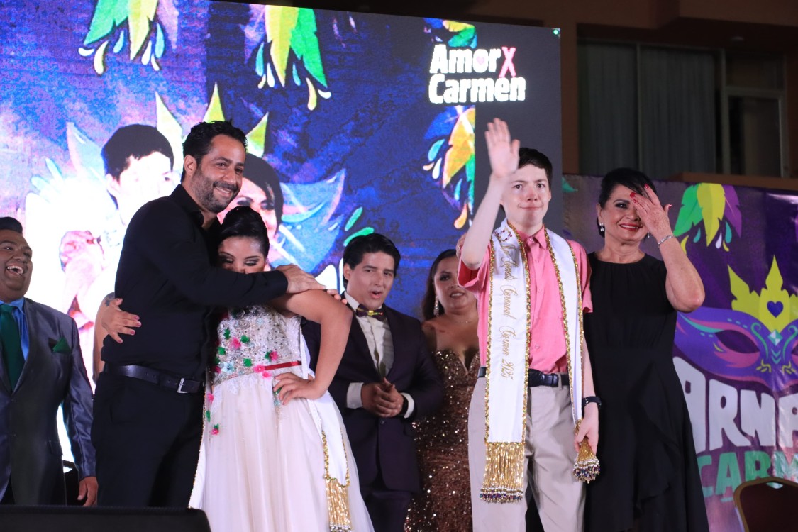 Presentación e imposición de banda a los Reyes del Carnaval