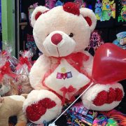 Comercios de la Isla preparados para recibir a los enamorados