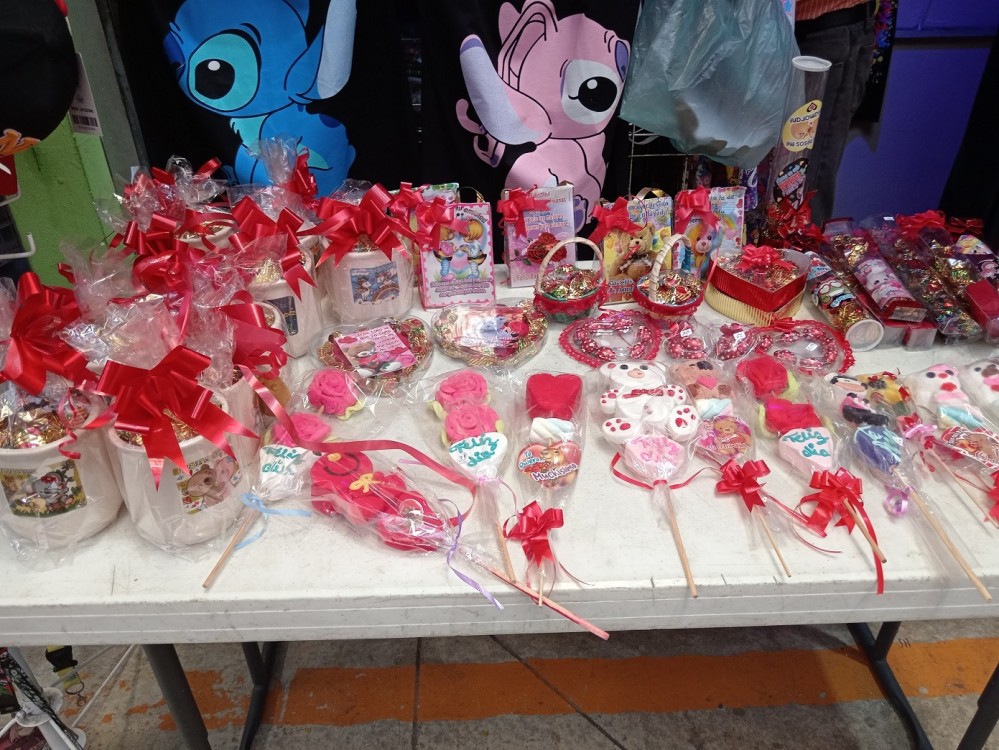 Comercios de la Isla preparados para recibir a los enamorados