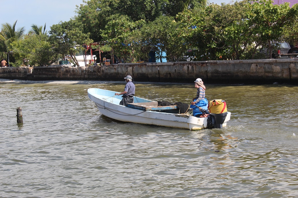 Vigilancia marina emprende cacería contra pescadores ribereños