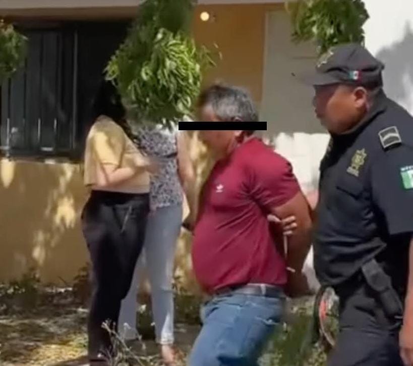 Una persona fue detenida tras ser señalada por presuntamente estar brincando los techos de unos predios del Fraccionamiento Los Héroes