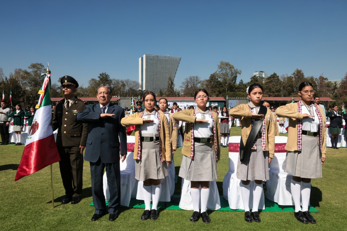 Sheinbaum encabeza su primera conmemoración del Día de la Bandera y destaca soberanía nacional