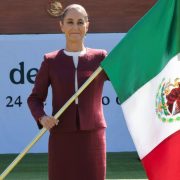 Sheinbaum encabeza su primera conmemoración del Día de la Bandera y destaca soberanía nacional