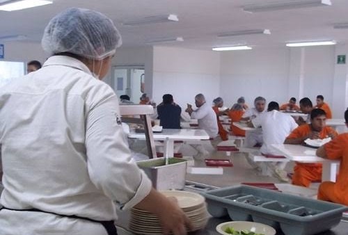 Petroleros se quejan de mala alimentación en plataformas