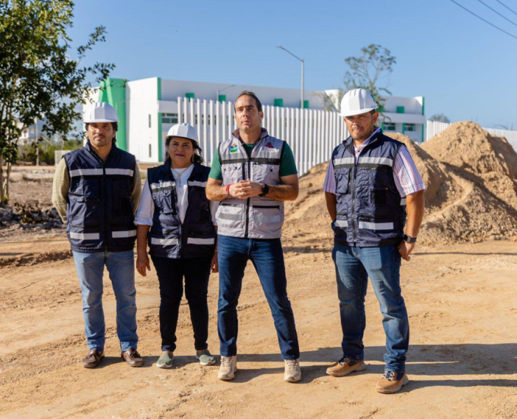 avances en la pavimentación del acceso a la Universidad Tecnológica de Tulum