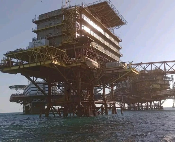 Reportan derrame de crudo en la plataforma Akal C1