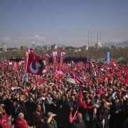 ¡Nueva protesta masiva en Estambul! La tensión crece sin parar