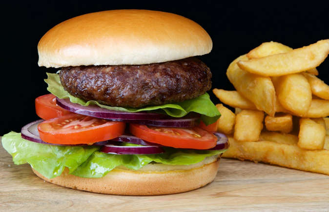 3. Hamburguesa Común: Un Plato que Cruza Fronteras