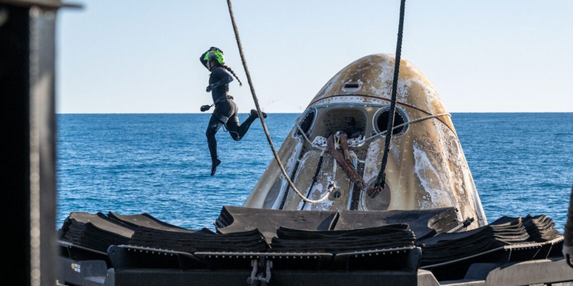 El Regreso Triunfal de los Astronautas Rescatados