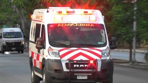 Este episodió de violencia en la ruta 51 de Cholul, provocó crisis nerviosa en las mujeres que se encontraban a bordo, por lo que llegó una ambulancia para auxiliarlas.