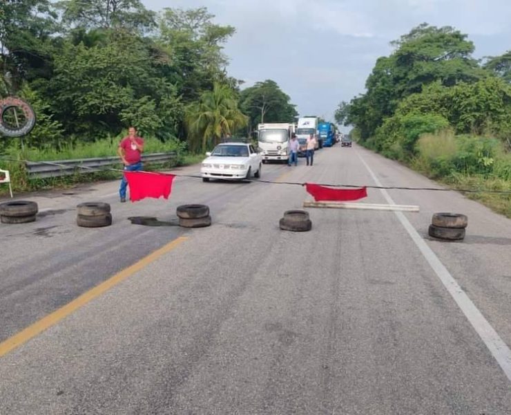 Pobladores de Atasta amenazan bloquear la carretera