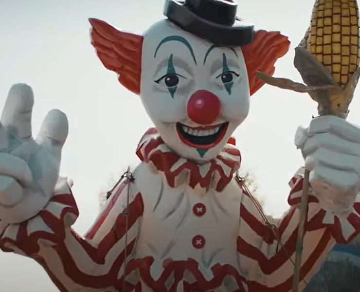 ¡No creerás lo que pasa en 'Clown in a Cornfield' nueva película!