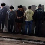 Capturan a tres personas en Paraíso con drogas, armas y vehículos