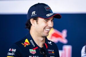Checo Pérez es candidateado por la Fórmula 1 y su futuro podría dar un giro inesperado. ¿Qué equipo lo fichará?