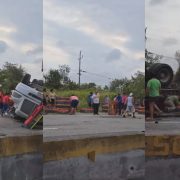 Tráiler cargado de pollos vuelca en la Villahermosa–Macuspana