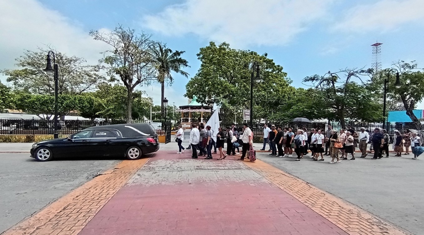 Dan cristiana sepultura al Padre Roberto Ferráez