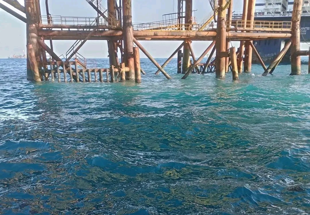 Reportan derrame de crudo en la plataforma Akal C1