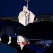 El Papa enfrenta nuevas crisis respiratorias