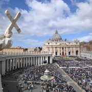 El Vaticano confirma actos de Semana Santa, pero sin certeza sobre la presencia del papa Francisco