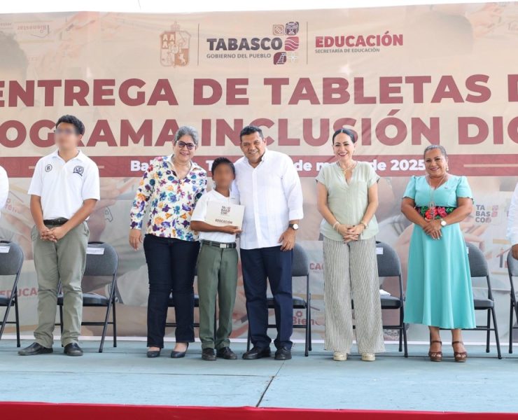 Hacen entrega de 3,242 tabletas a estudiantes de secundaria en Balancán