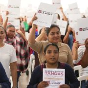 Entregan Tandas para la Mujer