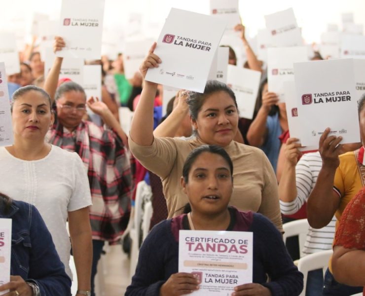 Entregan Tandas para la Mujer