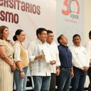 Entregan reconocimiento a estudiantes de la UPCH