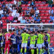 Futbolista se convulsionó en pleno partido y generó terror en el estadio