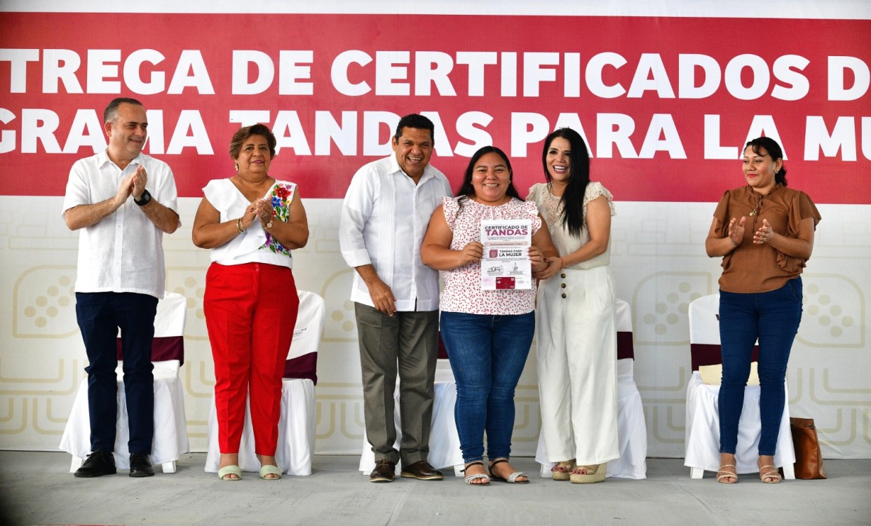 300 certificados del Programa Tandas para la Mujer