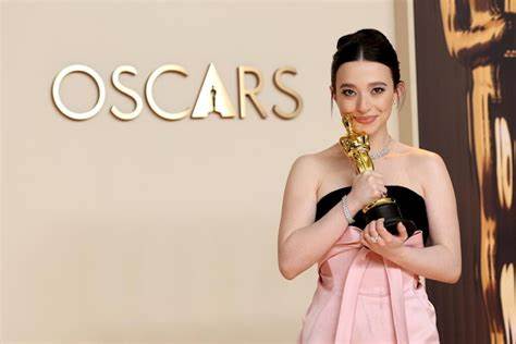 Los personajes de "Anora" y su impacto en la trama