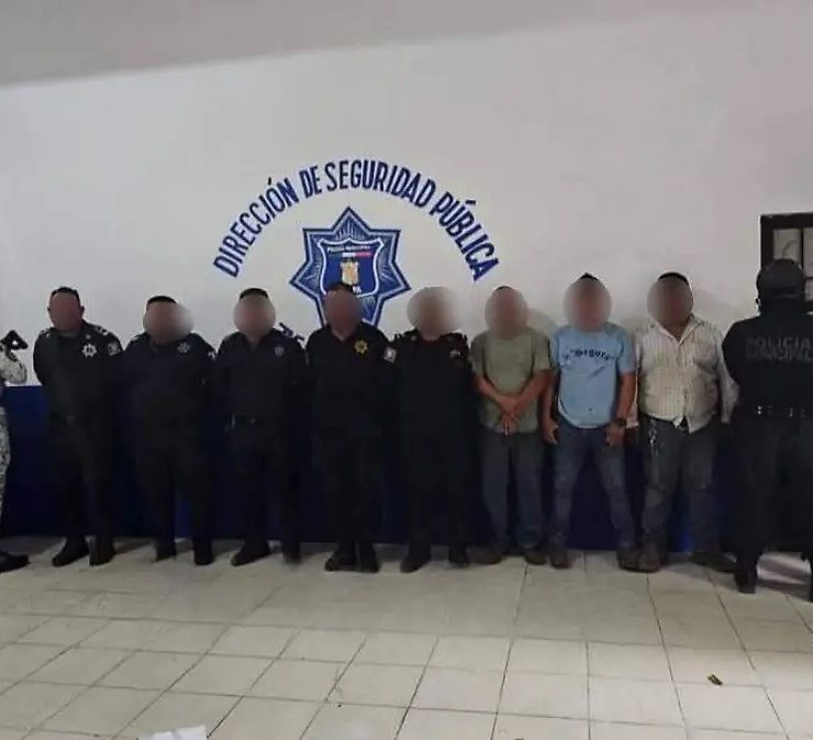 Policías de Chiapas detenidos en Tabasco