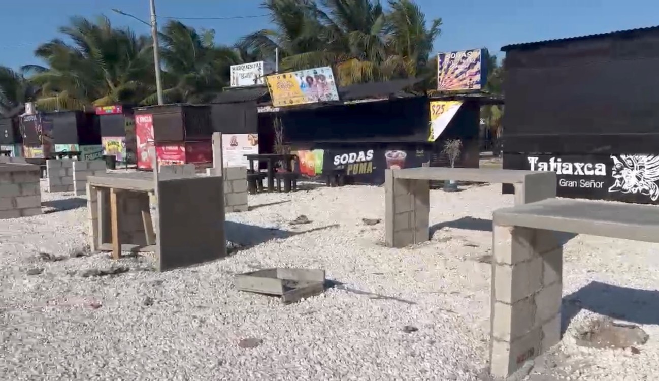 Ayuntamiento del Carmen realiza ordenamiento comercial en Punta Norte