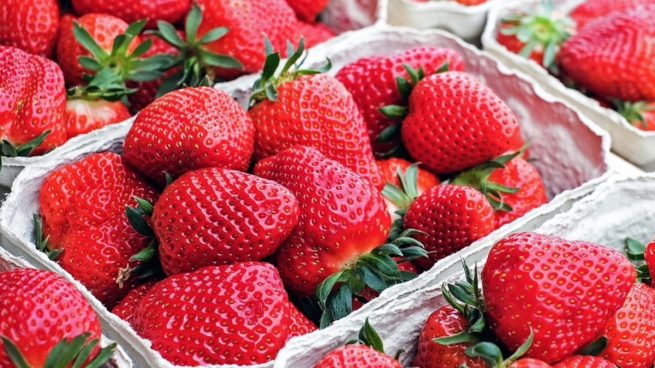 Frutas frescas: Manzanas y fresas para una sonrisa más brillante