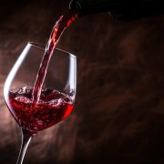 Los 5 beneficios de tomar vino con moderación que debes saber