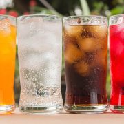 Las bebidas azucaradas aumentan el riesgo de cáncer según OMS