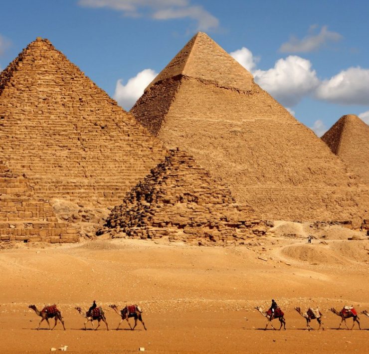 Se encontraron enormes estructuras cilíndricas debajo de las pirámides de Giza