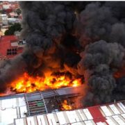 Incendio en Calzada Zaragoza pone en alerta a autoridades en CDMX