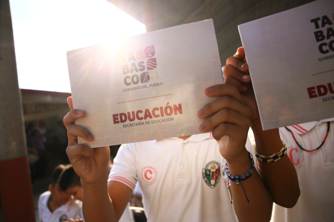 alumnos de secundaria en Tenosique