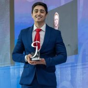 ¡Estudiante Mexicano Revoluciona la Construcción de Prótesis!