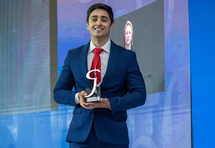 ¡Estudiante Mexicano Revoluciona la Construcción de Prótesis!